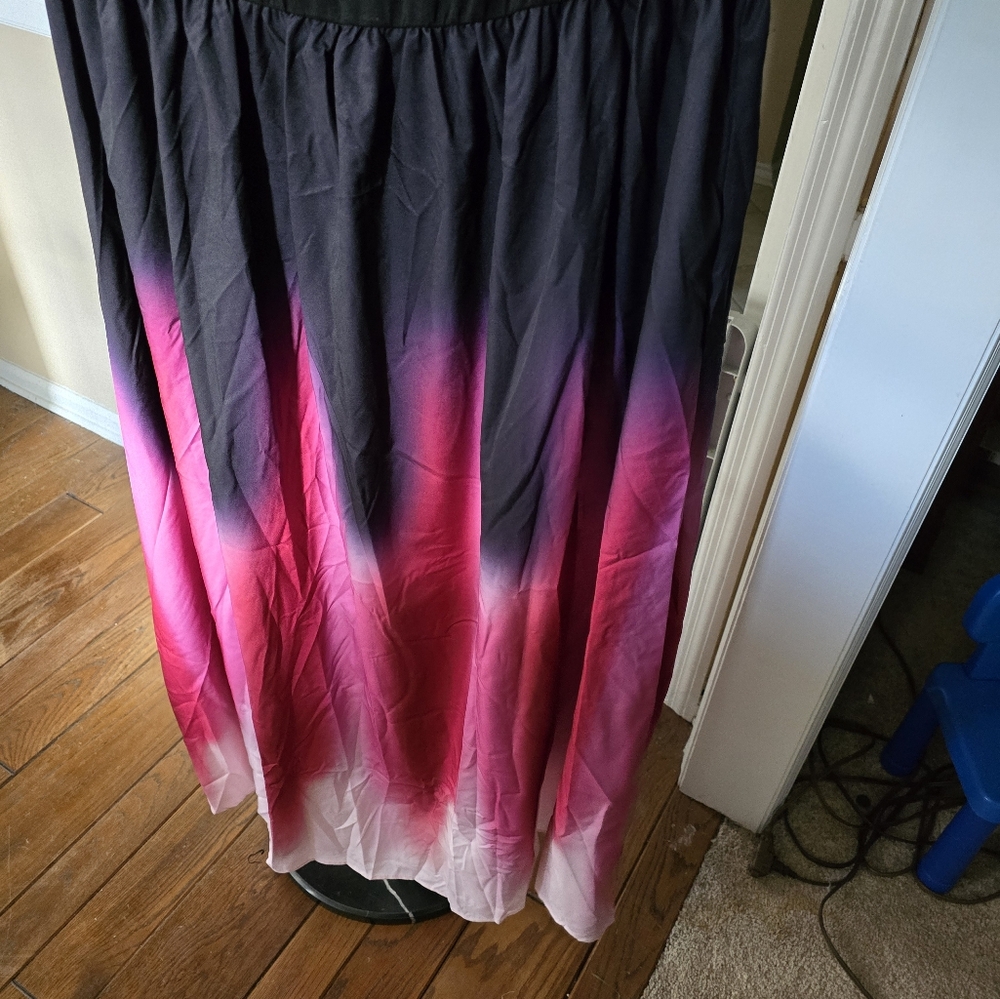 Maxi - Picture 2 of 3